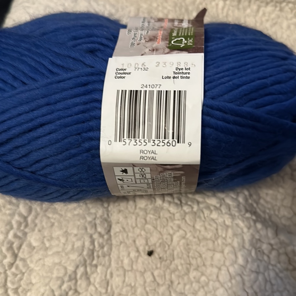 PATONS Classic Wool Roving yarn. ROYAL BLUE - Picture 4 of 4